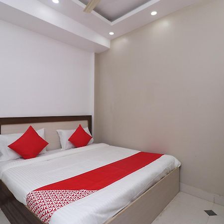 Hotel O Swastik Resort Colonelganj Luaran gambar