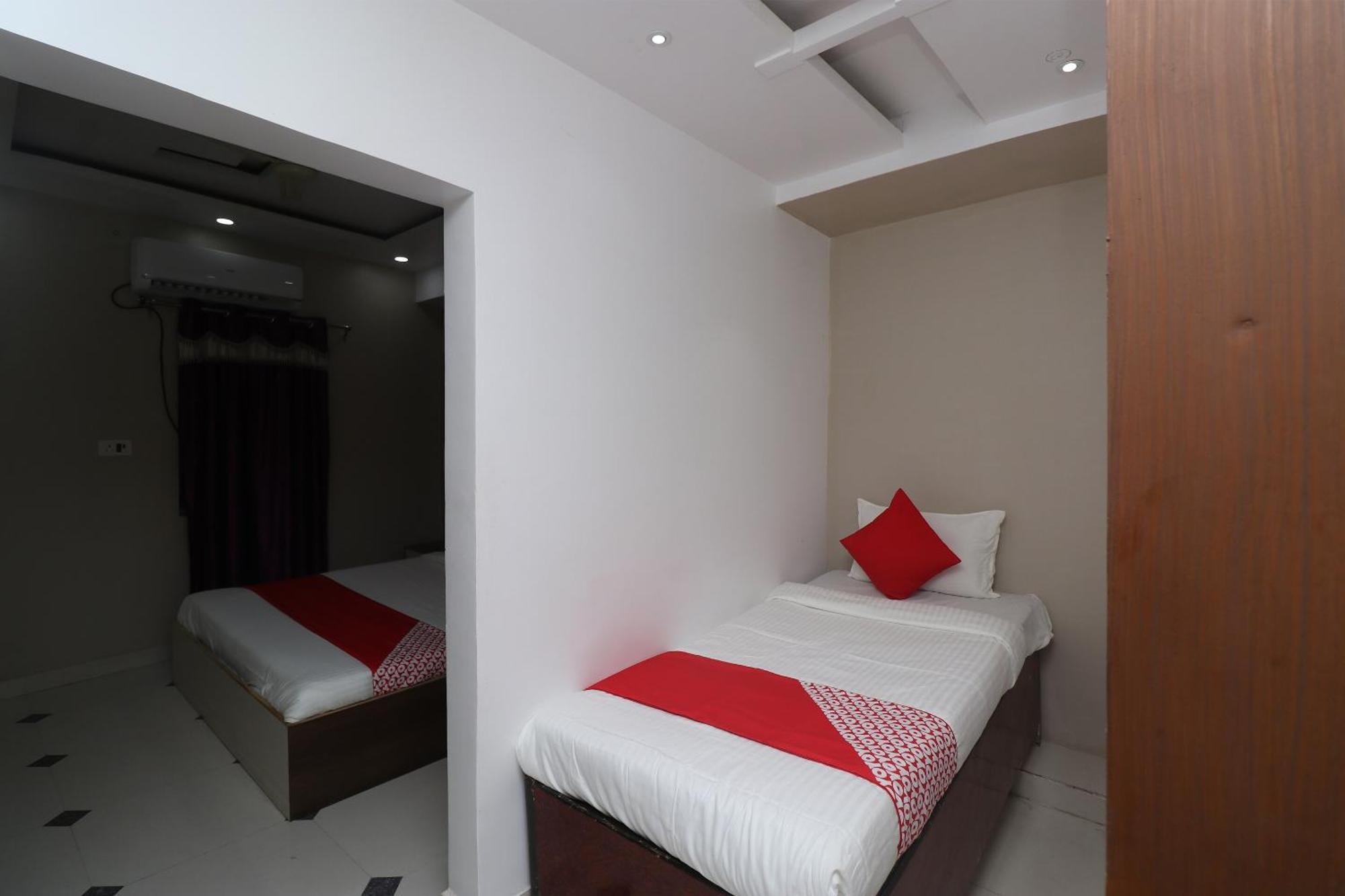 Hotel O Swastik Resort Colonelganj Luaran gambar