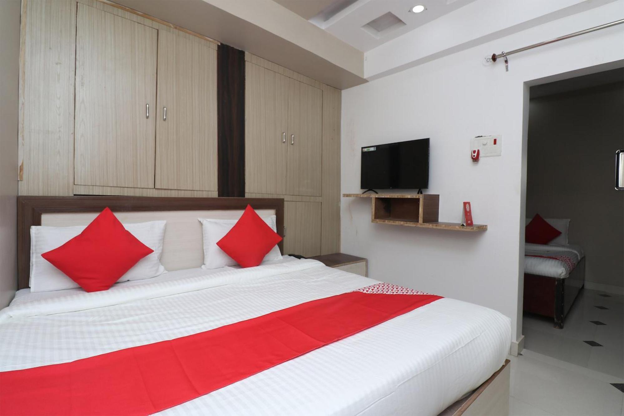 Hotel O Swastik Resort Colonelganj Luaran gambar