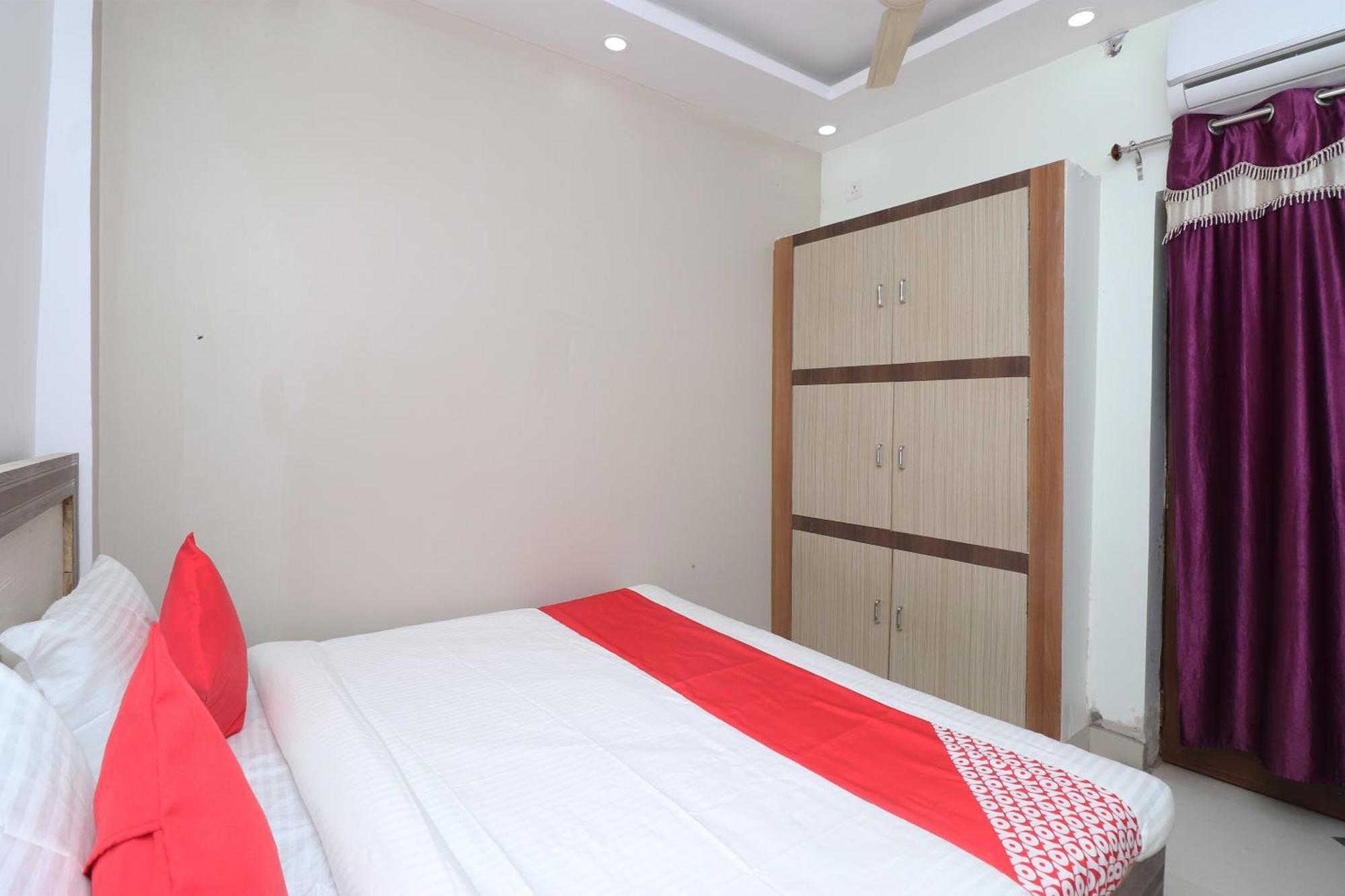 Hotel O Swastik Resort Colonelganj Luaran gambar