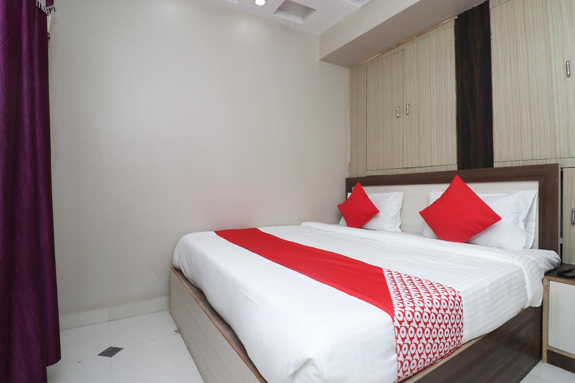 Hotel O Swastik Resort Colonelganj Luaran gambar