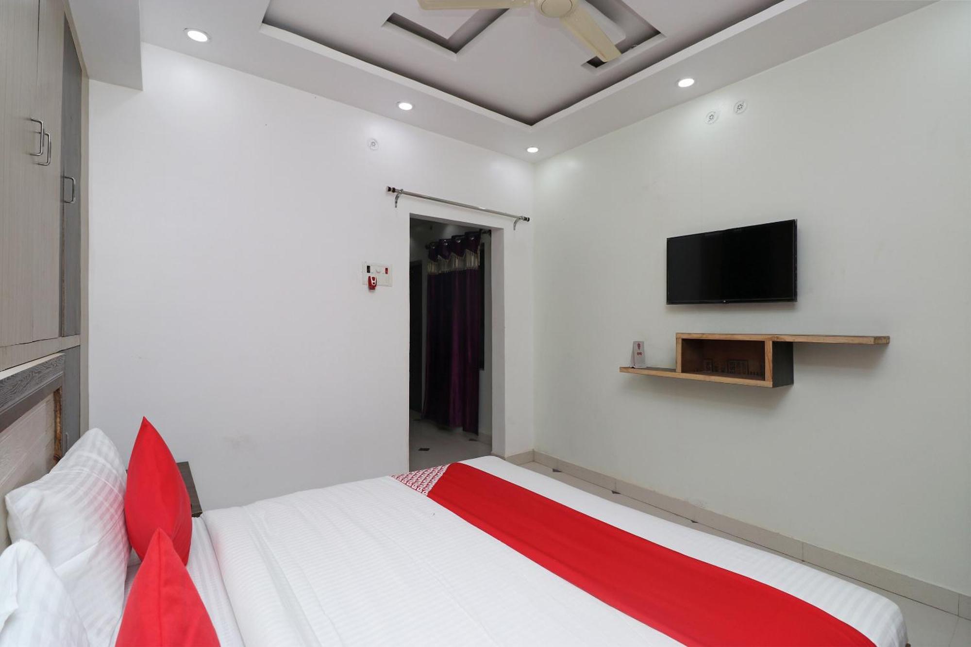 Hotel O Swastik Resort Colonelganj Luaran gambar