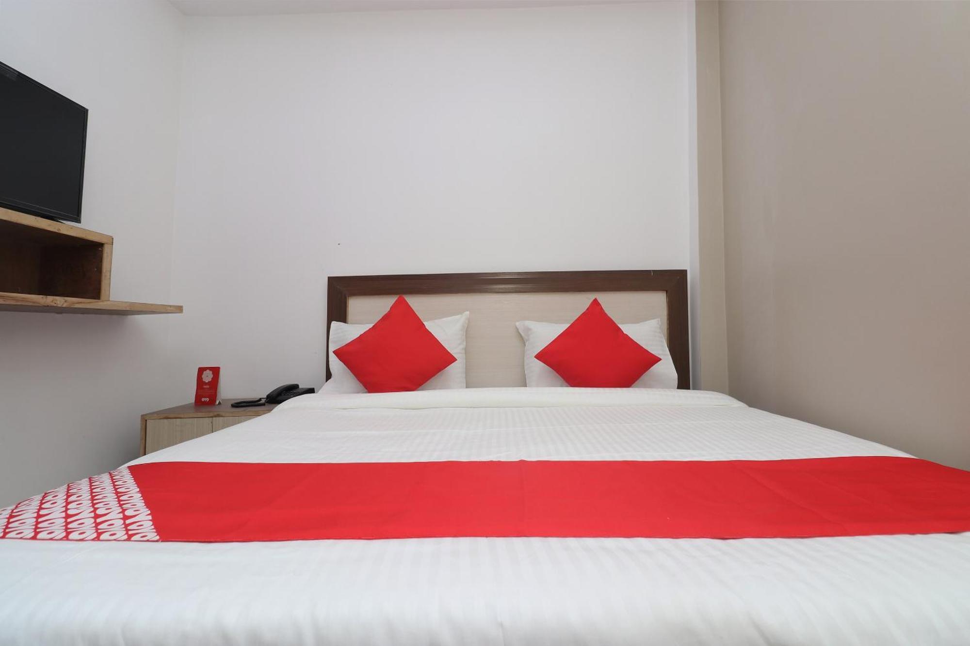 Hotel O Swastik Resort Colonelganj Luaran gambar