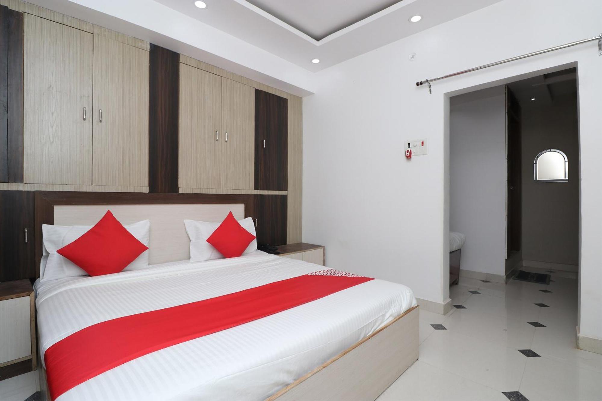 Hotel O Swastik Resort Colonelganj Luaran gambar