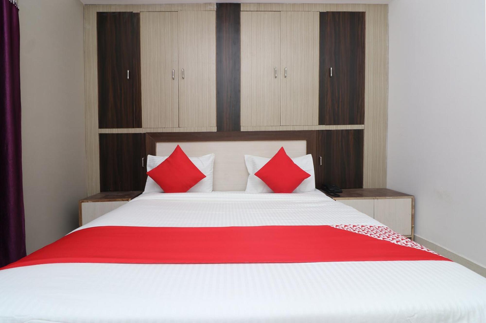 Hotel O Swastik Resort Colonelganj Luaran gambar