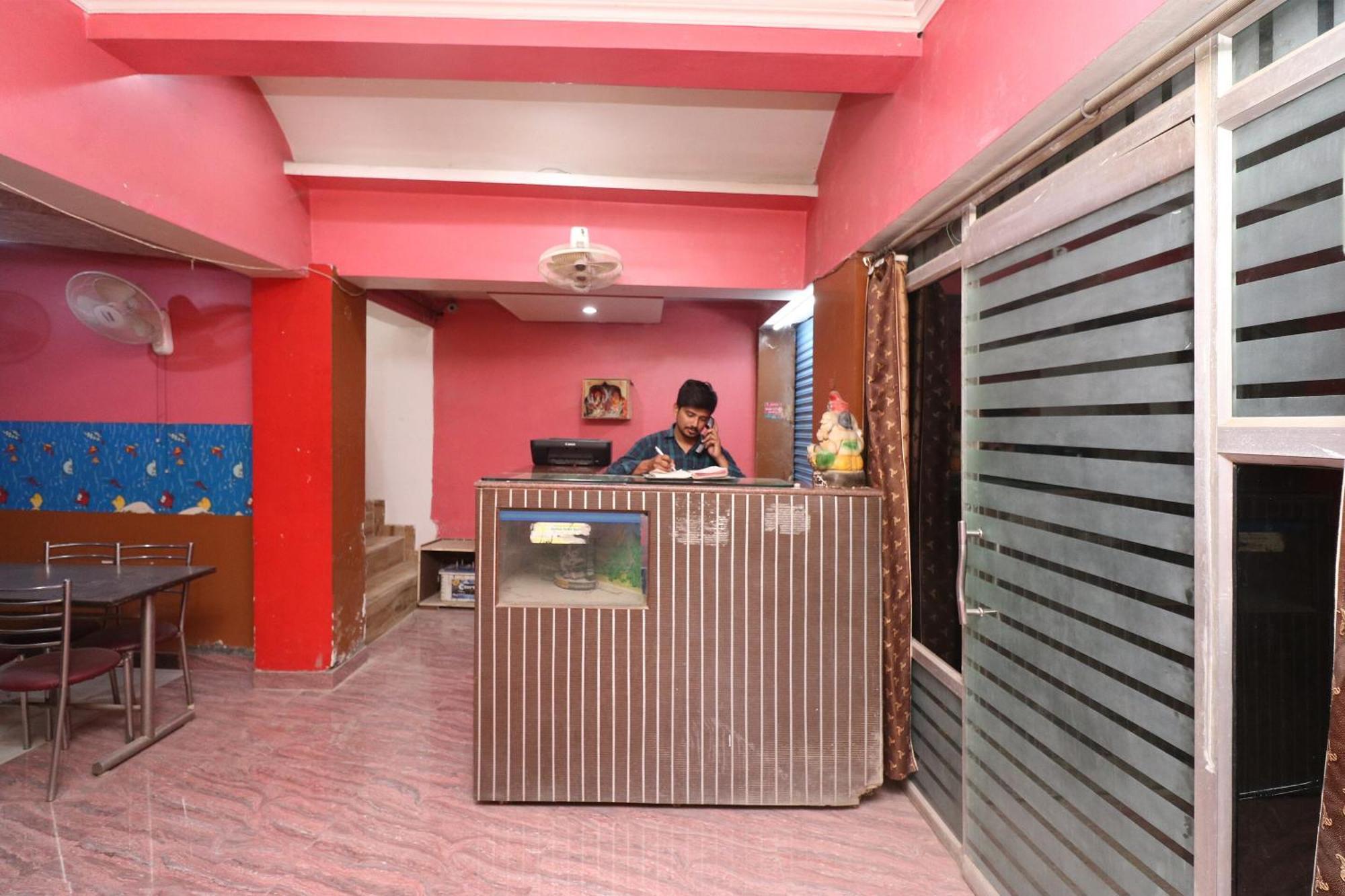 Hotel O Swastik Resort Colonelganj Luaran gambar