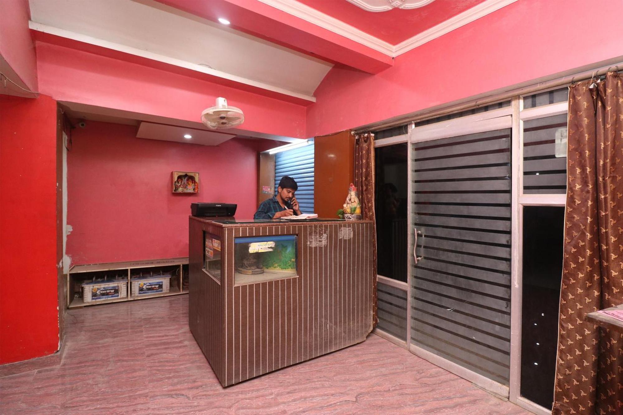 Hotel O Swastik Resort Colonelganj Luaran gambar