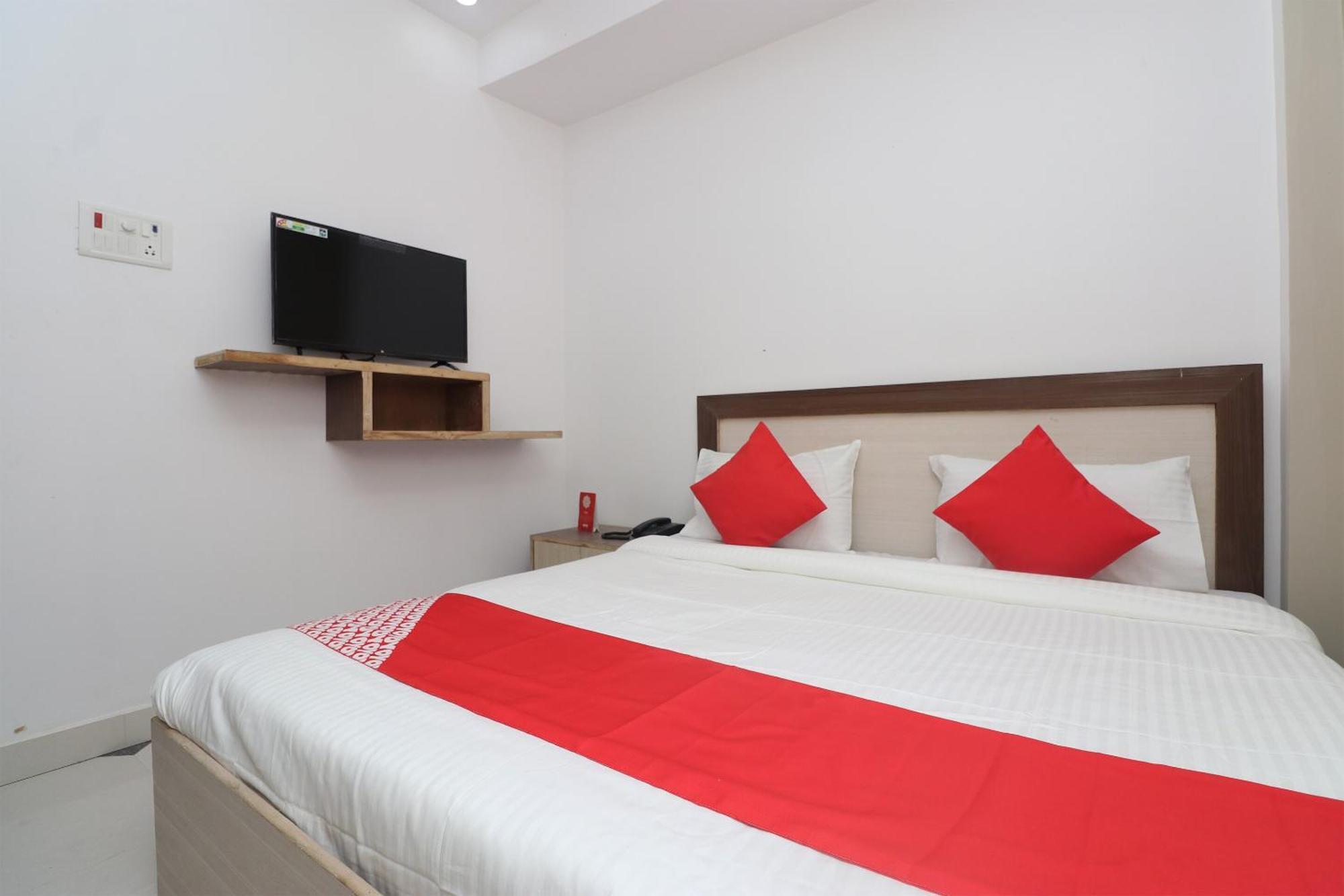 Hotel O Swastik Resort Colonelganj Luaran gambar