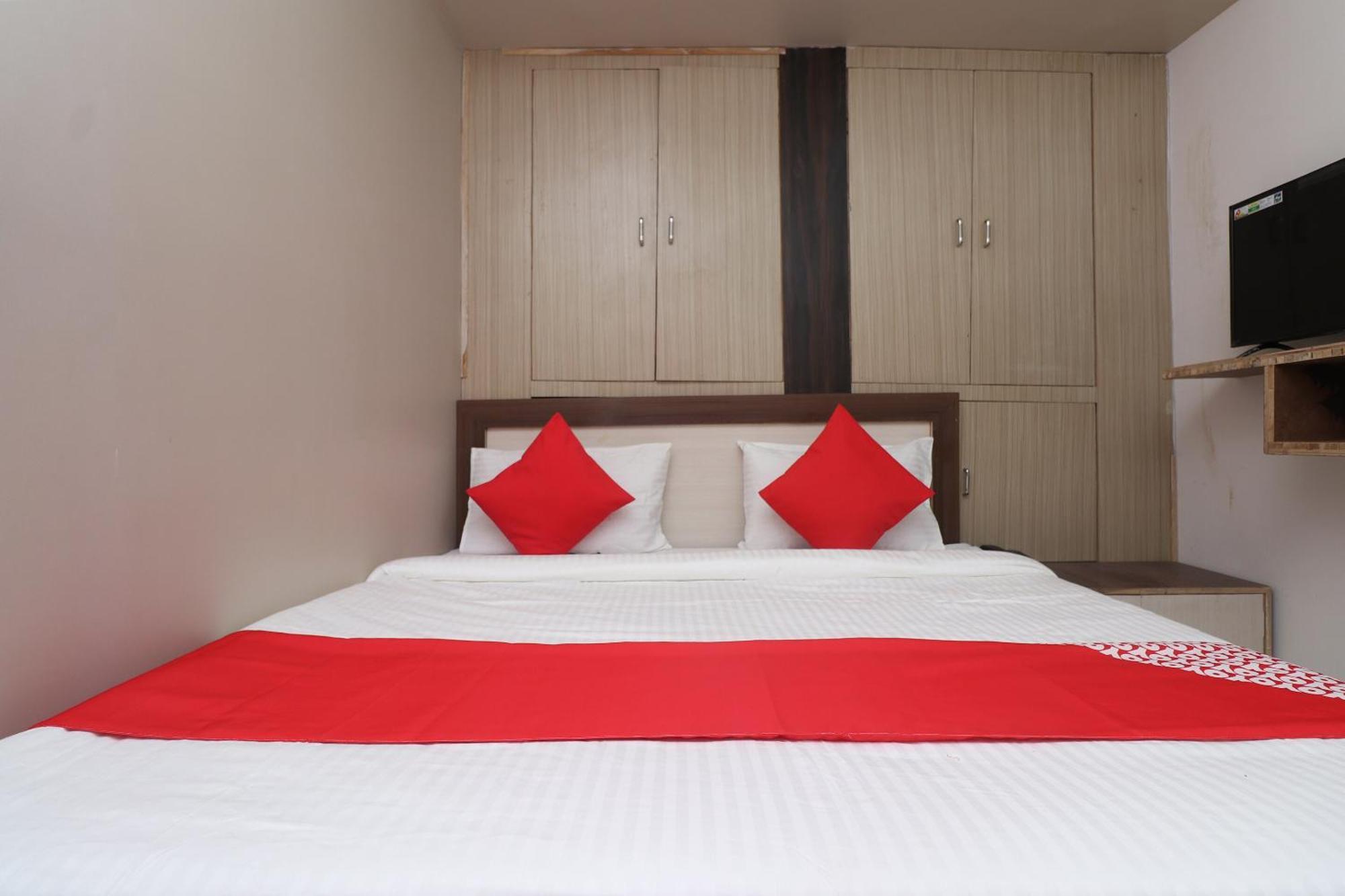 Hotel O Swastik Resort Colonelganj Luaran gambar