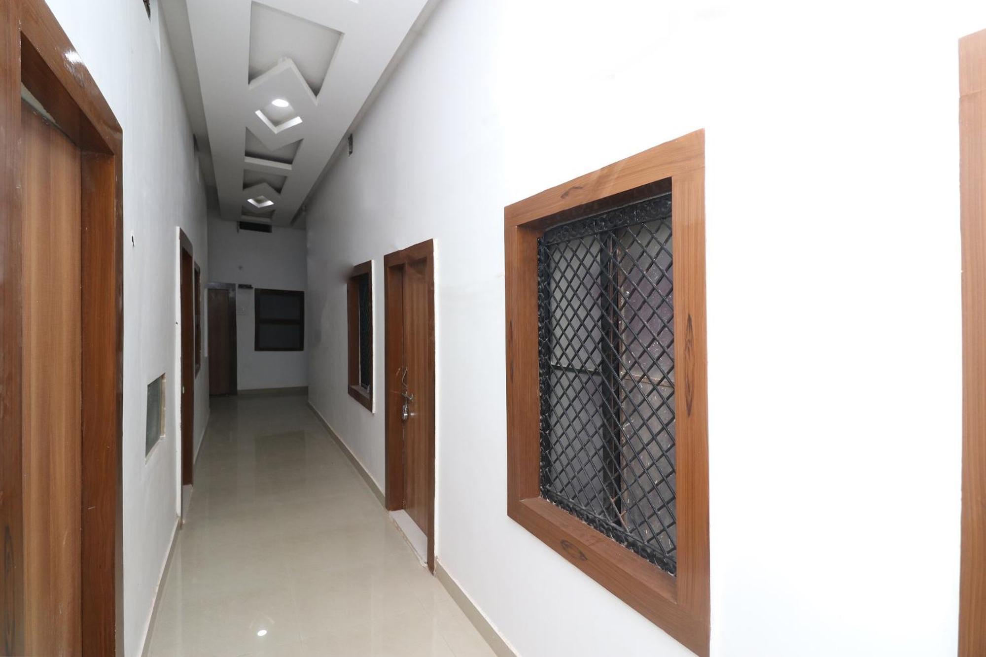 Hotel O Swastik Resort Colonelganj Luaran gambar