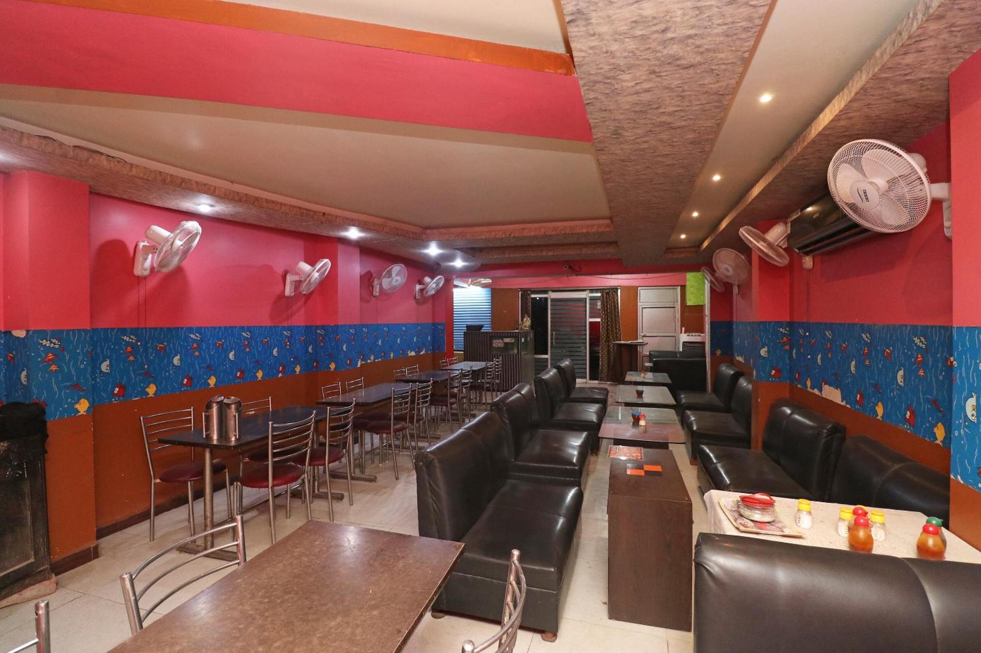 Hotel O Swastik Resort Colonelganj Luaran gambar